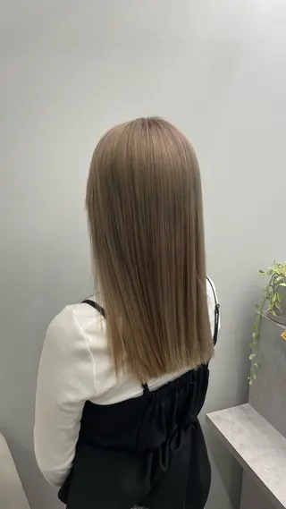 ミディアム 丸岡 成穂のヘアスタイル