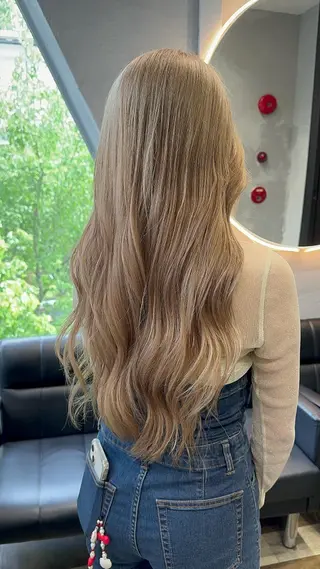 ロング カラー gisel エリナのヘアスタイル