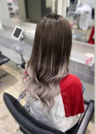 ロング MOMOKA🍑プル エクステ・ハイトーンのヘアスタイル