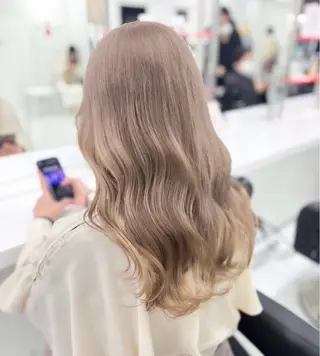 セミロング カラー ヘアアレンジ 🫧モテる💗ダメー ジレスハイトーン🫧のヘアスタイル