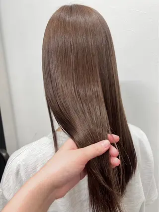 ロング カラー ヒナ/レイヤーカット 艶感ワンカラーのヘアスタイル