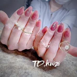 ミディアム めぐみのネイルサロン スタッフ練習のネイルデザイン