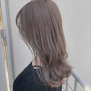 ミディアム カラー レイヤーカット 透明感カラーのヘアスタイル