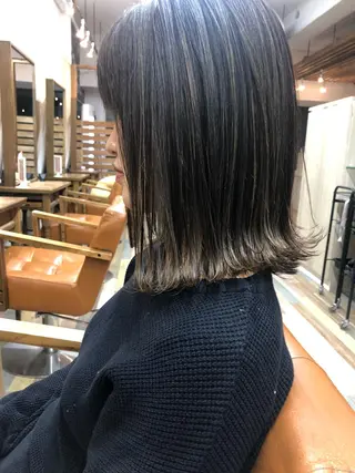 ミディアム カラー 360°キレイな ショートカットのヘアスタイル