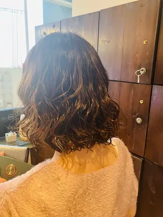 ミディアム パーマ 奥谷 美代子のヘアスタイル