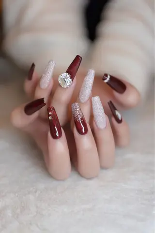 ロング ネイルサロン YUBIBIのネイルデザイン