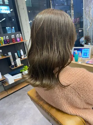 セミロング カラー 有馬ミク🌈 似合わせ美容師のヘアスタイル