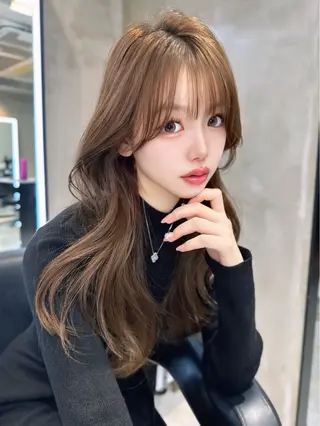 ロング カラー レイヤーカット 透明感カラーのヘアスタイル