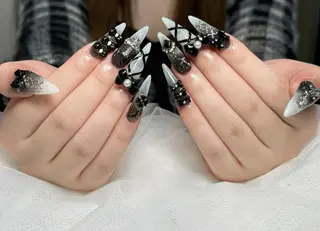 ロング カラー ニュ クインのネイルデザイン