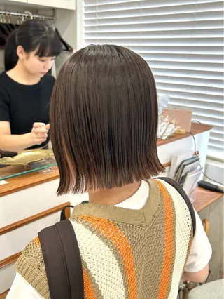 ショート カラー ぱつっとボブ/ 小野あかねのヘアスタイル
