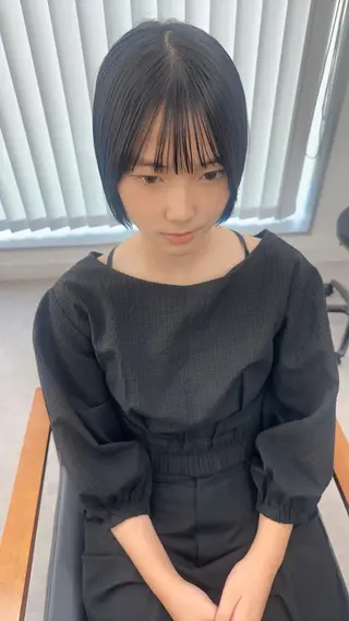 ミディアム カラー パーマ ヘアアレンジ メンズ キッズ ネイル マツエク・マツパ アイブロウ レイヤーカット／顔周 りカット/縮毛矯正のヘアスタイル