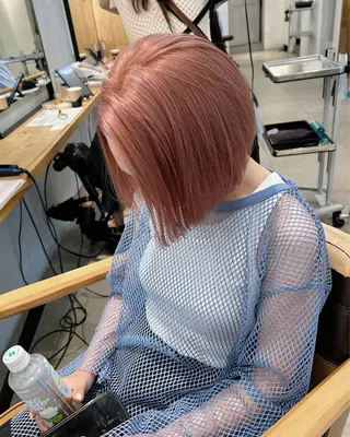 ショート カラー ハイトーンボブ 前田 表参道 グレージュのヘアスタイル