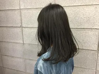 セミロング カラー ITO YUKIのヘアスタイル