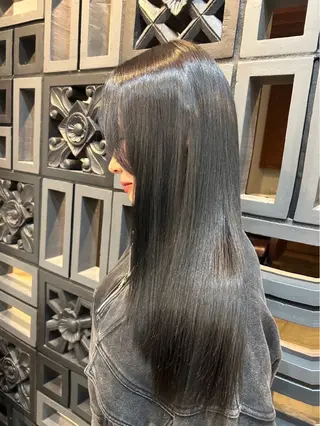 ロング カラー 𝐓𝐄𝐑𝐀𝐈 𝐇𝐀𝐍𝐎𝐍のヘアスタイル