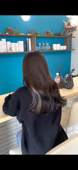 セミロング カラー 神 日向のヘアスタイル