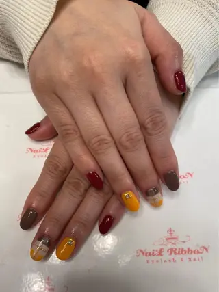 ネイル ネイルリボン 受付スタッフのネイルデザイン