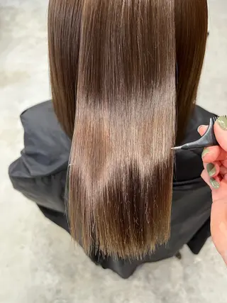 瑠己杏 :ボブ/ ハイトーンワンカラーのヘアスタイル