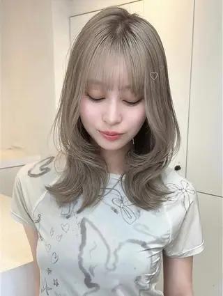 ミディアム カラー 透け感ベージュ🤎 韓国ヘアtakutoのヘアスタイル