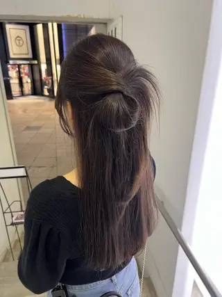 ロング カラー ヘアアレンジ 柴田 綺音のヘアスタイル