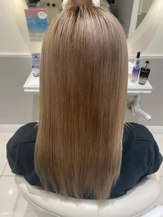 ロング カラー MIFA レイヤー／パーマのヘアスタイル