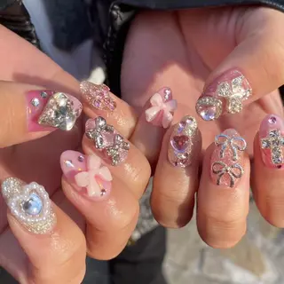 ネイル PINS16🩷 YUNOのネイルデザイン