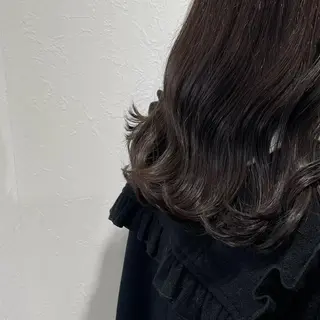 セミロング カラー shiho .のヘアスタイル