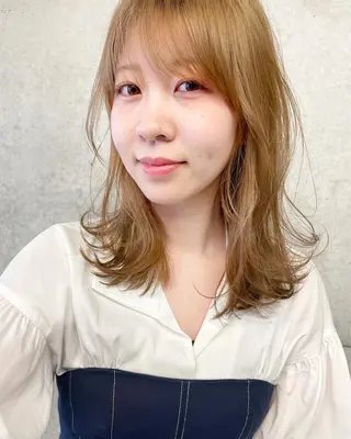 ミディアム 山谷 裕紀のヘアスタイル