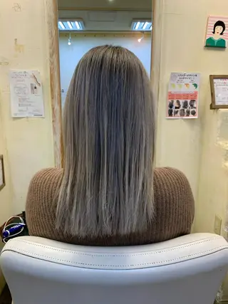セミロング カラー 河端 春綺のヘアスタイル
