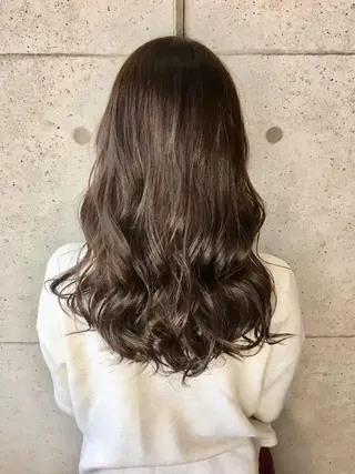ロング 足立 磨咲のヘアスタイル