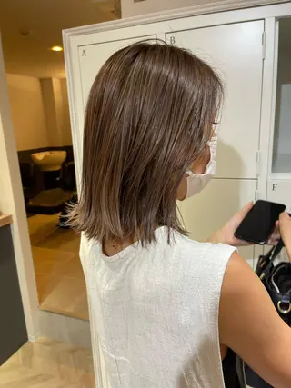 ミディアム カラー UMEDA FIGAROのヘアスタイル
