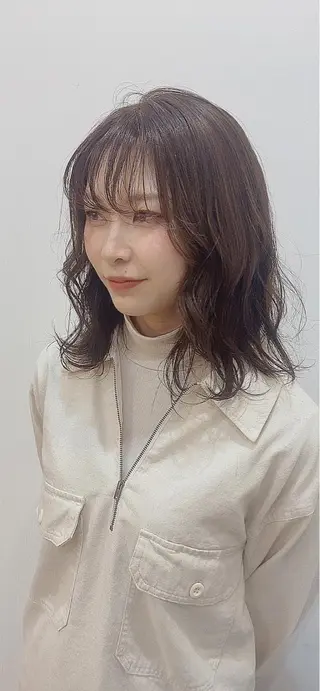 ミディアム 小野 真彩のヘアスタイル