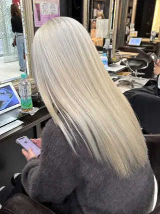 ロング ホワイト系はお任せ /ブリーチ/店長岩崎のヘアスタイル
