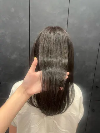 セミロング トリウミ カホのヘアスタイル