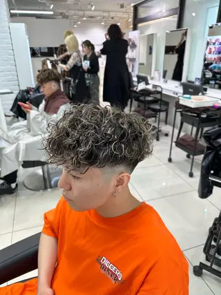 ショート カラー パーマ フェザーパーマ職人 🪶ryosukeのヘアスタイル