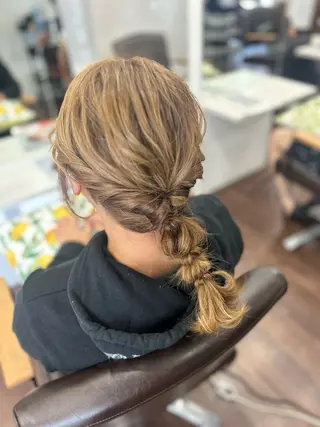 セミロング ヘアアレンジ 🤍 minaのヘアスタイル