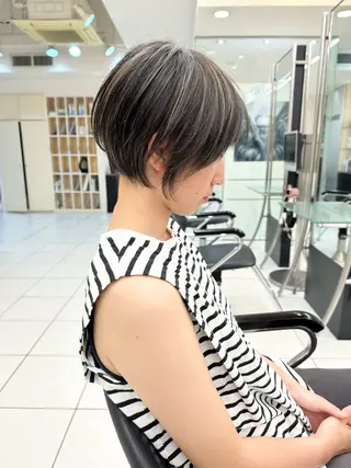 ショート カラー 小池 功のヘアスタイル