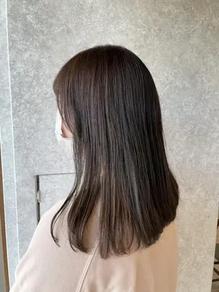 セミロング カラー ヘアアレンジ イワタ マハ/ minim hairのヘアスタイル