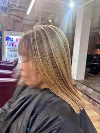 ミディアム apollo yokohama所属・レイヤーカット/ ハイトーン/ミノリのヘアスタイル