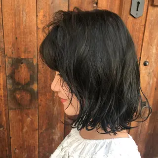 カラー 岩田 萌那のヘアスタイル