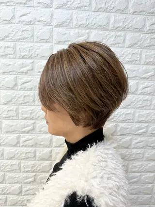 ショート 金沢 広美のヘアスタイル