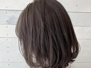 ミディアム 新井 絵美のヘアスタイル