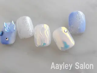 ミディアム カラー ネイル Aayley アイリ―サロンのネイルデザイン