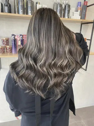 セミロング パーマ ヘアアレンジ カラー ハイトーン カラーのヘアスタイル