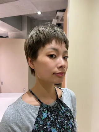 ショート レイヤーカット NERO加藤木麻彩のヘアスタイル