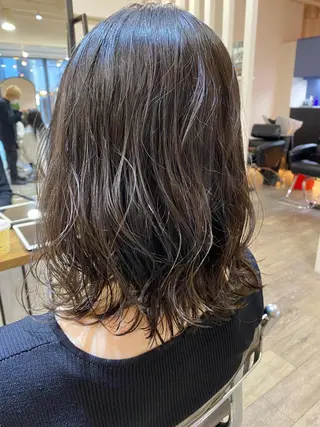 ミディアム 小林 朋花のヘアスタイル