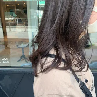ロング カラー SAKINO． ベージュカラーのヘアスタイル