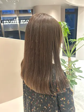 セミロング 浅倉栞 /透明感カラーのヘアスタイル