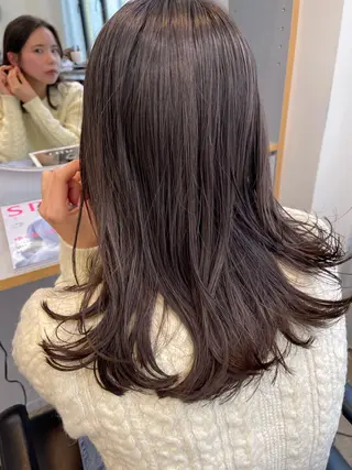 ミディアム カラー 💓パーマ，💗 レイヤーカットのヘアスタイル