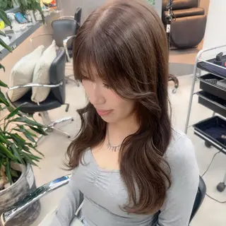 ロング カラー 岡野 静華のヘアスタイル