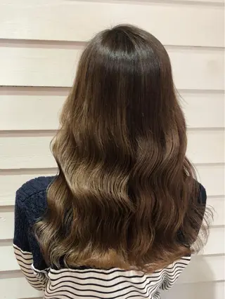 ロング カラー 関 彩花のヘアスタイル